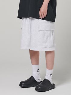 Editor's notesCargo Bermuda Sweat Shorts by AKECII are made of 100% cotton for the knee area and have a suitable length that covers the knee with a wide fit, providing comfortable wear. They have an elastic waistband with a drawstring for adjustability. Additionally, there are large-sized cargo pockets on the sides.- Over and relaxed fit- Elastic waistband with a drawstring- Flap large cargo pockets- Unisex available- Versatile itemMeasurements(in.)M / L- Length: 21.65 in. / 22.05 in.- Waist: 12 Casual Relaxed Fit Cargo Pants With Built-in Shorts, Sporty Cotton Cargo Pants With Patch Pockets, Sporty Cotton Bottoms With Multiple Pockets, Casual Cargo Shorts With Elastic Waistband, Casual Short Leg Bottoms With Cargo Pockets, Casual Short Leg Cargo Pants, Sporty Cotton Shorts With Side Pockets, Casual Knee-length Cargo Shorts For Streetwear, Casual Knee-length Shorts With Cargo Pockets