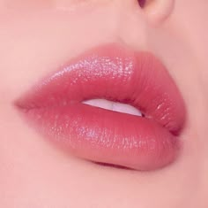 Pretty Lips Aesthetic, Pink Lip Aesthetic, Pink Glossy Lips, Pink Lips Makeup, Korean Lips, Lips Photo, Beauty Hacks Lips