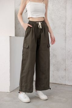 These wide-leg cargo pants are just what you need to get through the day. These baggy pants are perfect for running errands, heading to class, or relaxing at home. Made from a lightweight material, these pants will be your new go-to. Add a pop of color with a shirt or button-down top and pair it with your favorite sneakers.
Gender: WomenMaterial: PolyesterClothing Length: Full LengthClosure Type: Elastic Waist Light Academia Outfit, Big Pants, Wide Leg Cargo Pants, Wide Leg Pants Outfits, Funky Outfits, Baggy Pants, Baggy Pant, Urban Wear, Cargo Pants Women