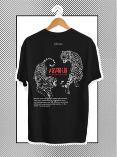 This listing is for a unisex oversized hip hop streetwear t-shirt with Japanese kanji elements, designed for grunge & streetwear, as well as tiger lovers. The product is available in black. The oversized T-shirt has an illustrated graphic on the back and is made of 100% organic cotton. It convinces with its loose cut and is not only good for you, but also for the environment due to its sustainability. This unique design was created with effort and love, and printed on the T-shirt. The motif show Alternative Style Relaxed Fit T-shirt For Streetwear, Streetwear T-shirt With Letter Print, Alternative Style Tops With Back Print For Streetwear, Hip Hop Black Top With Front And Back Print, Alternative Relaxed Fit T-shirt For Streetwear, Streetwear T-shirt With Front And Back Print, Alternative Style T-shirt With Back Print For Streetwear, Grunge T-shirt With Front And Back Print For Streetwear, Black Grunge T-shirt With Front And Back Print