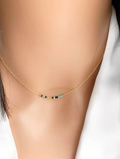 Short Gold Necklace, Colorful Beaded Necklace, Minimalist Necklace Gold, Delicate Gold Necklace, Necklace Colorful, Tiny Beads, Necklace Delicate, Bead Necklaces, White Necklace