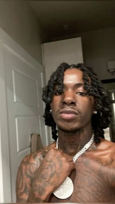 Black mam with dreadlocks Hood Boys, Black Men Fashion Urban, Guy Pics, Dreadlock Hairstyles For Men, Light Skin Men, Dark Skin Boys, Dark Skin Men, Dope Outfits For Guys