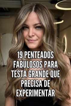 A cor do cabelo também pode ser um grande aliado na missão de esconder a testa grande. Por exemplo, as madeixas que emolduram o rosto são uma óptima maneira de desviar a atenção da testa e colocar o seu cabelo bonito e brilhante no centro das atenções.
// Crédito da foto: instagram @tesoura.cabelo