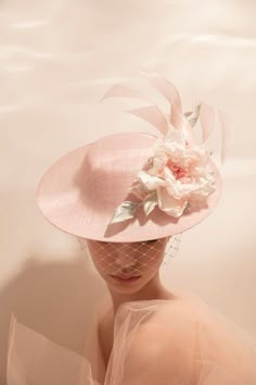 Philip Treacy Hats, خواتم خطوبة, Head Turban, Sinamay Hats, Philip Treacy, Elegant Hats, Unique Hats, Head Gear, Fancy Hats