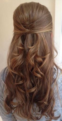 Half up half down hairstyles (84) Office Hair, Office Hairstyles, Simple Bridesmaid Hair, Curly Wedding Hair, Hair Fixing, Bridesmaid Hair Half Up, Cute Curly Hairstyles, Bridesmaid Hair Updo