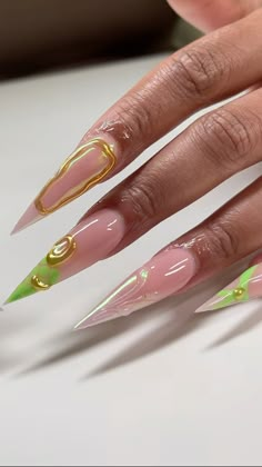 Diamond Stiletto Nails, Stiletto Nails Black Women, Stiletto Nails Designs Summer, Green Stiletto Nails, Mystical Nails, Stiletto Nails Design, Stiletto Acrylic Nails, Stilleto Nails Designs, Ombre Green