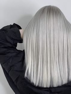 Pearl White Hair Colour, Ice White Balayage, Icy Blonde Balayage Straight Hair, Platnium Hair Brown Girl, Platinum Lily Hair, The Butterfly Haircut, Ice Blonde Hair, Butterfly Haircut, Silver Blonde Hair