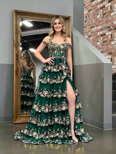 Off The Shoulder Prom Dress, Prom Dress With Lace, Corset Prom Dress, Black Quinceanera Dresses, Green Princess, Red Quinceanera Dresses, Prom Dress Shoes, Quinceanera Dresses Blue, Prom Dresses Long Lace