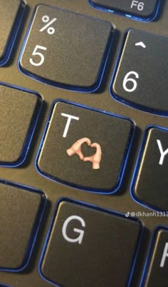 a computer keyboard with the letter y on it's keys and an arrow in the middle