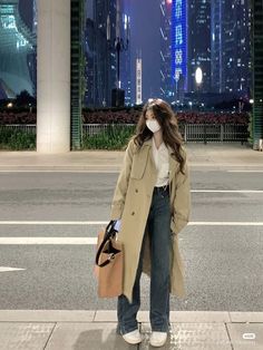 Mens Work Shirt Outfit For Women, Korean Outfits With Coat, Korean Coat Fashion, Japan 2023 Fashion, Asian International Students Fashion, Restaurant Owner Outfit, Kdrama Inspired Outfits Casual, Trench Coat Korean Outfit, Korean Girl Fashion Winter