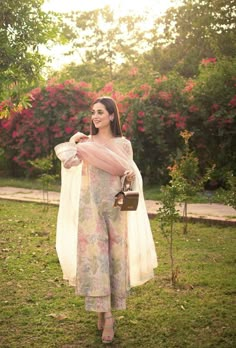 Casual Indian Suits For Women, Pakistani Everyday Wear, Indian Suit Styles For Women, Summer Pakistani Outfits, Poses In Shalwar Kameez, Net Dresses Pakistani Style, Casual Suits Women Indian, Pakistani Suits Designs Style, Casual Indian Suits