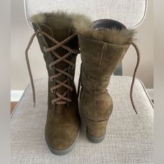 Brand New, Never Worn, Aquatalia Ankle Boots. Soft Suede With Shearling Lining. Size 7, Heel 2.9 Inc. Made In Italy Leather Ankle Boots With Faux Fur Trim, Luxury Lace-up Winter Boots, Luxury Lace-up Boots For Winter, Luxury Winter Lace-up Boots, Winter Heeled Boots With Suede Lining And Round Toe, Winter Suede Lined Heeled Boots With Round Toe, Luxury Sheepskin Round Toe Boots, Luxury Suede Lace-up Boots, Sheepskin Round Toe Boots