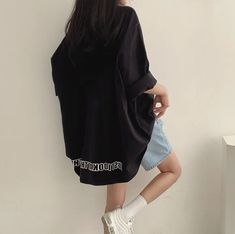 Vintage Solid Color Oversized Short Sleeve Tee Black Long Sleeve Tops, Outfits Long Sleeve, Skirt And Sneakers, Black Halter Dress, Vintage Preppy, Long T, Long T Shirt, Black Long Sleeve Top, Collars For Women