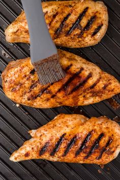 Ready for a new go-to chicken recipe? This sweet and tangy Grilled Honey Lime Chicken elevates plain grilled chicken to a whole new level! #RealHousemoms #honey #lime #chicken #grilling #easydinner #summer #cookout #grilledchicken Best Grilled Chicken Marinade, Bbq Chicken Marinade, Best Grilled Chicken Recipe, The Best Grilled Chicken, Best Grilled Chicken, Best Chicken Marinade, Simple Marinade, Grilled Chicken Marinade, Honey Lime Chicken