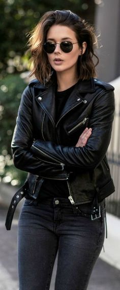 Top 2 Rocker Outfits:In Rocker Girl Style Rocker Girl Style, Edgy Leather Jacket, Rocker Outfit, Look Grunge, French Street Fashion, Mode Tips, Rocker Girl, Rock Outfit