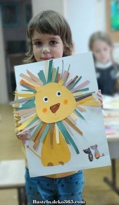 Diy Paper Art, Construction Paper Crafts, Diy Kids Toys, Kindergarten Art, Paper Art Craft, The Zoo, A Lion, Preschool Art, Animal Crafts