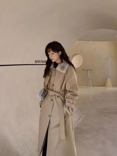 Beige Fur Collar Trench Coat | Lisa - BlackPink XL Beige Plain Outerwear For Winter, Beige Plain Winter Outerwear, Plain Beige Outerwear For Winter, Elegant Beige Solid Color Outerwear, Cream Outerwear For Work, Beige Plain Outerwear For Work, Elegant Khaki Collared Outerwear, Cream Solid Color Outerwear For Work, Classic Beige Solid Color Outerwear