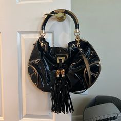 Authentic Gucci Indy Leather Handbag Never Worn Gucci Black Satchel With Detachable Handle, Gucci Hobo Shoulder Bag With Gold-tone Hardware, Black Gucci Top Handle Satchel, Gucci Black Satchel With Gold-tone Hardware, Black Gucci Satchel With Gold-tone Hardware, Gucci Black Bag With Gold-tone Hardware, Gucci Black Leather Satchel, Black Gucci Leather Satchel, Black Leather Gucci Satchel