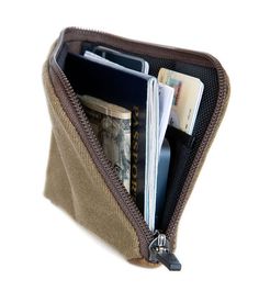 Finn International Travel WALLETs - Big enough for foreign bills | http://www.sfbags.com/products/finn-passport-wallet Mochila Edc, Camper Hacks, Edc Bag, Inside My Bag, Front Pocket Wallet, Best Wallet, Military Gear, Passport Wallet, Pocket Wallet