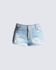 Blue distressed denim shorts are a timeless look that will always be in style 💅 Complete with a high-waisted fit, frayed hem, and a front button and zipper - this look is an essential piece for summer 😙 Model Wardrobe, Models Outfits, Png Clothes, Fashion Idol, Dr Wardrobe, Cute Jeans, Teenager Outfits, Summer Blue, Distressed Denim Shorts