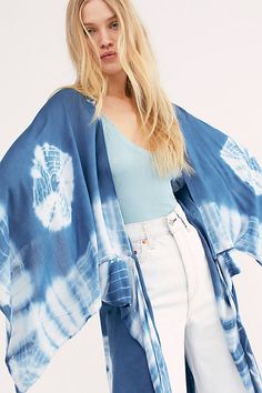 Fall Kimono, Tie Dye Kimono, Free People Kimono, 2020 Street Style, Cute Kimonos, Kimono Outfit, Maxi Kimono, Tie Dye Fashion, Casual Kimono