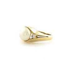 White Pearl Ring, Engagement Ring, 14k Yellow Gold Ring 14k Solid Gold ring 4,15 grama Natural Pearl 8.5mm Full of sparkle and absolutely charming. Beautiful jewelry is a statement of life and a source of everlasting beauty. Check out our Etsy store to find different colour variations or matching jewellery: https://www.etsy.com/shop/JewelryJolene Luxury Pearl Promise Ring, Elegant Diamond White Dome Ring For Formal Occasions, Elegant Hallmarked Signet Ring For Wedding, Elegant Hallmarked Dome Ring For Promise, Elegant White Signet Ring As Gift, Elegant Hallmarked Dome Promise Ring, Elegant Hallmarked Birthstone Ring As Gift, Heirloom Pearl Ring Stamped 14k As Gift, 14k Gold Brilliant Cut Pearl Ring As A Gift