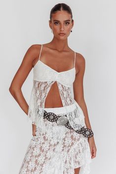 Chic Summer Lace Top With Built-in Bra, Flirty Lace Camisole For Spring, Chic Lace Tops With Spaghetti Straps, White Lace Top With Built-in Bra For Summer, Flirty Lace Top Camisole For Spring, Chic Lace Camisole With Lace Patchwork, Flirty Lace Tops, Chic Lace Patchwork Camisole Tank Top, White Lace Camisole With Straps