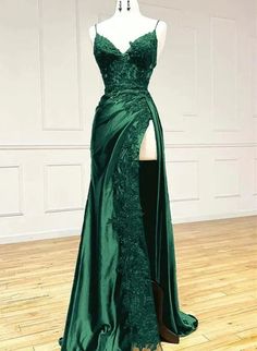 Party Dress Green, Kids Pageant Dresses, Split Prom Dresses, Matric Dance, Prom Dress Inspo, Long Party Dress, Sparkly Prom Dresses, Green Prom, Dream Prom