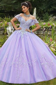 Lavender Quinceanera Dresses, Lavender Quinceanera, Purple Ball Gown, Foral Dress, Xv Dresses, Purple Quince, Quincenera Dresses, Purple Quinceanera Dresses, Sweet 15 Dresses