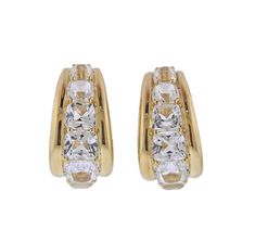 Pair of brand new Seaman Schepps 18k gold Madison buckle earrings with 11.65ctw in white topaz, the buckles are removable. Come with packaging. DESIGNER: Seaman Schepps MATERIAL: 18k Gold GEMSTONES: Topaz DIMENSIONS: Earrings are 38mm long, buckles are detachable. Earrings measure 22mm x 12mm without buckles. WEIGHT: 29.5 grams MARKED/TESTED: 750, Shell mark, 247440, 247401. CONDITION: Brand New Luxury Clip-on Huggie Earrings For Formal Occasions, Luxury Diamond White Huggie Earrings For Formal Events, Luxury White Topaz Earrings For Anniversary, Luxury White Hoop Earrings For Formal Occasions, Formal White Earrings With Channel Set, Classic White Topaz Earrings For Formal Occasions, Luxury Formal Huggie Earrings With Prong Setting, Luxury Diamond Huggie Earrings For Formal Occasions, Luxury White Topaz Wedding Earrings