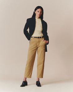 The shape of things to come. Made of lightweight cotton twill with just a touch of stretch, the Utility Barrel Pant is complete with a waist-nipping high rise, a cool curved leg, and an easy cropped length. Plus, it has utilitarian details, like accent stitching and patch pockets for a craftsman-inspired look. Utility Barrel Pant, No Competition, Flattering Pants, Trouser Pants Women, Fennel Seeds, Hold You, Fennel, Cotton Twill, Tik Tok