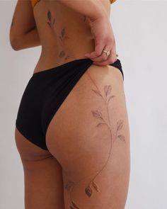 Energy Tattoo, Upper Thigh Tattoos, Earthy Tattoos, Hip Thigh Tattoos, Wrap Tattoo, Mode Tips, Leg Tattoos Women, Thigh Tattoos