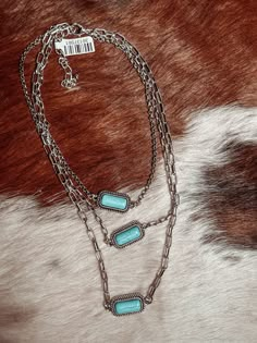 Be the ultimate Western fashionista with Kaye! This statement necklace features stunning flax turquoise semi-stone detailing on an adjustable multi-strand chain. Made with oxidized silver tone metal, this set is perfect for adding a touch of Southwest flair to any outfit. Perfect for cowgirls, rodeo lovers, and anyone who loves the wild west aesthetic. Upgrade your jewelry collection with Kaye today! Length of 16 inches and an extension of 3 inches, the necklace has a drop of 2 inches. The coord Womens Western Jewelry, How To Make Western Jewelry, Turquoise Necklace Outfit, Turqouise Necklace, Western Turquoise Jewelry, Wild West Aesthetic, Turquoise Jewelry Western, West Aesthetic