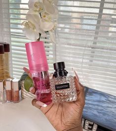 Smelling Expensive, Scent Combos, Fragrances Perfume Woman, Perfume Collection Fragrance, Simple Skincare Routine, Shower Skin Care, Body Smells, Smell Goods, Perfume Scents