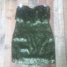 Nwt Free People Frida Ruffle Mini Party Dress Sequin Green Size 6 Msrp $168. Great Brand And Quality!!! This Is New With Tags Dress!! Festive Green Dress With Ruffles, Festive Green Ruffled Dress, Holiday Sleeveless Dress With Ruffles, Ruffled Dresses For Festive Party Season, Festive Ruffled Dresses For Party Season, Glamorous Green Dresses For Festive Occasions, Formal Holiday Dresses With Ruffles, Festive Glamorous Ruffled Dress, Mini Dress With Ruffles For Holiday Party