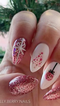 Christmas Gel Nails, Christmas Nails Acrylic, Short Acrylic Nails Designs, Festival Nails, Xmas Nails, Christmas Nail Designs, Fancy Nails, Chic Nails, Christmas Nail