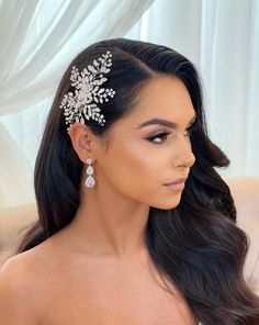 This delicate bridal hair comb is the perfect way to add a romantic and elegant glow to your wedding look. Its intricate detailing and finely placed crystals softly sparkle throughout this elegant piece. With its flexible build, it can be placed in a wide variety of styles. Available in all crystal or crystal with pearl detailing. -Genuine crystals -Approximately 3.5in wide x 5.4in long (8.9cm x 13.7cm) -Comb added for extra comfort and stability -Rhodium plated, non-tarnish finish for brillianc Wedding Hairstyles With Comb On Side, Hollywood Waves With Side Clip, Bridal Hair Down With Clip, Wedding Hair With Gems, Glitter Wedding Hair, Bridal Hairpiece Hair Down, Bridal Hair With Clip, Classy Bridal Hair, Wedding Hair Comb Side