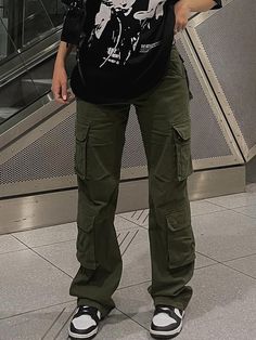 Green Cargo Pants Outfit, Baggy Jeans Women, Dark Green Pants, Cargo Pants Baggy, Outfits Juvenil, Y2k Cargo Pants, Cargo Outfit, Cargo Pants Outfits, Y2k Women