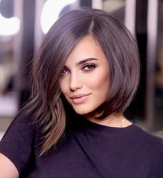 Alluring Side Part Bob Hairstyle Κούρεμα Bob, Asymmetrical Bob Haircuts, Asymmetrical Haircut, Bob Hairstyles With Bangs, Bob Haircut For Fine Hair, Haircut Inspiration, Penteado Cabelo Curto, Haircuts For Fine Hair, Years Younger