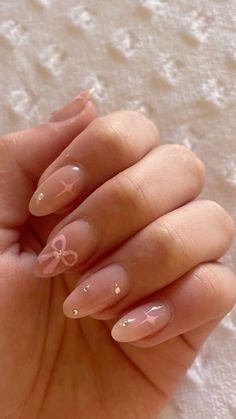 Aesthetic Easy Nail Designs, Nail Inspo Trendy 2025, Almond Nails Designs Minimal, Gel Ex Nail Designs, Classy Heart Nails, Bow Gem Nails, Soft Girl Nail Ideas, Easy Coquette Nails, French Nails With Nail Art