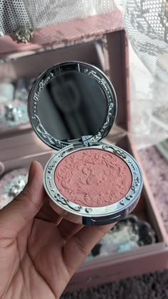 flowers knows makeup Florasis Makeup, Blush Aesthetic, Flower Knows Makeup, Glamour Makeup Looks, Husband Prayer, Go To Makeup, Make Up Collection, Flower Knows, Makeup List