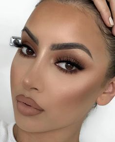 Eye Makeup For Formal Event, Dark Brown Makeup Looks, Make Up Ideas For Brown Eyes, Seductive Eye Makeup, Smokey Brown Eye Makeup, Makeup For Dark Brown Eyes, Brown Smokey Eye Makeup, Brown Smokey Eye, Maquillage Yeux Cut Crease