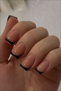 French Nails Cortas, Short Gelish Nails, Black Manicure Short, Kutek Disney, Wow Nails, Hello Nails, Pumpkin Nails, Nagel Tips, Gelish Nails