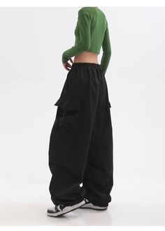 Features: Introducing the Women Punk Cargo Pants, perfect for the fashion-forward. Designed with a high waist and wide leg, these pants not only provide a flattering fit but also add a touch of streetwear edge to your wardrobe. Made with lightweight material, these pants are perfect for the summer season. Upgrade your style with these American Retro-inspired trousers. Punk Cargo Pants, Cargo Women, Sweatpants Streetwear, Oversized Sweatpants, Paris Woman, Prom Dress Shopping, Style Cargo, Streetwear Casual, Short Mini Dress