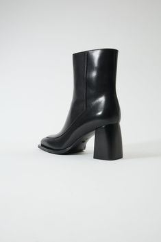 Heel height - 2.7in Calf Width - 5.8in Genuine Leather Lining - Calf Leather Elevate your wardrobe with the Keres Black Women's Boots—an embodiment of modern elegance and practical design. Perfect for any occasion, these boots combine luxurious materials and superior craftsmanship to offer both style and comfort. Winter Sandals, Strappy Pumps, Casual High Heels, White Wedding Shoes, Wedge Loafers, Pumps Heels Stilettos, Platform Loafers, Trendy Collection, Black Boots Women