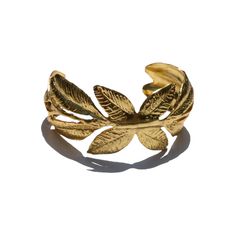 Gold Bangle Cuff, Nature Lover, Leaf Bangle, Handmade Jewelry, Gift for Her Leaf Spotlight: Introducing Gold-Plated Brass Bracelet Unveiling the LEAF BRASS BRACELET, a statement piece from the latest Marne's fashion jewelry collection. This 22K gold-plated brass bracelet is available in a resizable format to give a perfect fit. Reflecting elegance and style, this bracelet is an ideal accessory to elevate your everyday look. Key Features: Inspired by nature's design, this bracelet features a uniq Schmuck Gold, Leaf Bracelet, Fitness Bracelet, Brass Bracelet, Forever Jewelry, Nature Inspired Jewelry, Handmade Jewelry Gift, Gold Cuffs, Gold Bangle