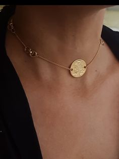 "A beautiful choker necklace designed in a boho chic style perfect for every day and evening. the necklace made from gold 24 K plated brass in very high quality and decorated with an Infiniti pendant in the side and coin in its center. chain size : 11.8\" (30cm) up to 17.7\" (45cm). pendant width: 0.98\" (2.5cm) Pendant height: 0.98\" (2.5cm) ♦ This piece of jewelry is perfect as a gift for yourself, for a friend, Valentine's day or a birthday. If you're interested in sending a gift to a third p Gold Coin Choker, Coin Choker, Chunky Choker, Choker Necklace Designs, Cuban Link Necklace, Beautiful Chokers, Gold Coin Necklace, Doctor Gift, Punk Jewelry