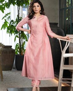 This light pink chanderi pant and flared kurta set features elegant gold detailing throughout. Made from high-quality chanderi fabric, this set offers a comfortable fit and a stylish look. Add the optional dupatta for an extra touch of sophistication. Perfect for any formal or special occasion. #sujatra #sujatraglobal #sujatrakurtis #chanderi #chanderisilk #chanderikurta #flaredpants #occasionwear #pinkkurtaset #kurtapantset #frstivewear Chanderi Kurta Designs, Pink Kurta, Simple Kurti, Dress Book, Simple Kurti Designs, Stylish Dress Book, Kurta With Pants, Kurta Designs, Kurta Set