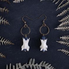 Add a touch of natural beauty to your look with these stunning vertebra earrings.  Each vertebra is carefully harvested and cleaned, then arranged in a delicate pattern to create a unique and eye-catching piece.  The lightweight design ensures all-day comfort, so you can wear these earrings with confidence. Your item will arrive in a beautiful packaged in a gift box, perfect for giving to a friend, or just to keep it for yourself! ✧MATERIAL & ALLERGIC REACTION At CurioWind we design with your comfort and safety in mind. In addition to regular copper hooks, we also offer the option of niobium hooks by request. Niobium is a highly hypoallergenic metal and is known to be gentle on sensitive skin. We can also provide a sample photo of your favorite jewelry item that showcases niobium hooks sin Jewelry Western, Bone Earrings, Cowgirl Jewelry, Bone Jewelry, Western Outfit, Be Gentle, Allergic Reaction, Western Jewelry, Cow Girl