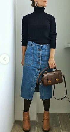 Mode Edgy, Denim Skirt Outfit Fall, Thrifting Vintage, Jean Skirt Outfits, Looks Jeans, Mode Tips, Denim Skirt Outfits, Winter Skirt Outfit, Fashion Mistakes